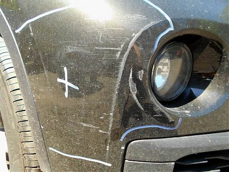 Поврежденный участок бампера BMW X1